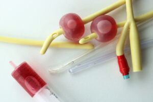 Cewnik Foleya końcówką Tiemanna vs Nelaton